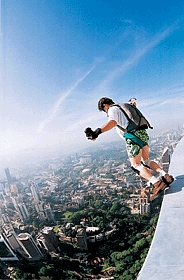 Afbeelding: B.A.S.E. vanaf Menara KL 2004